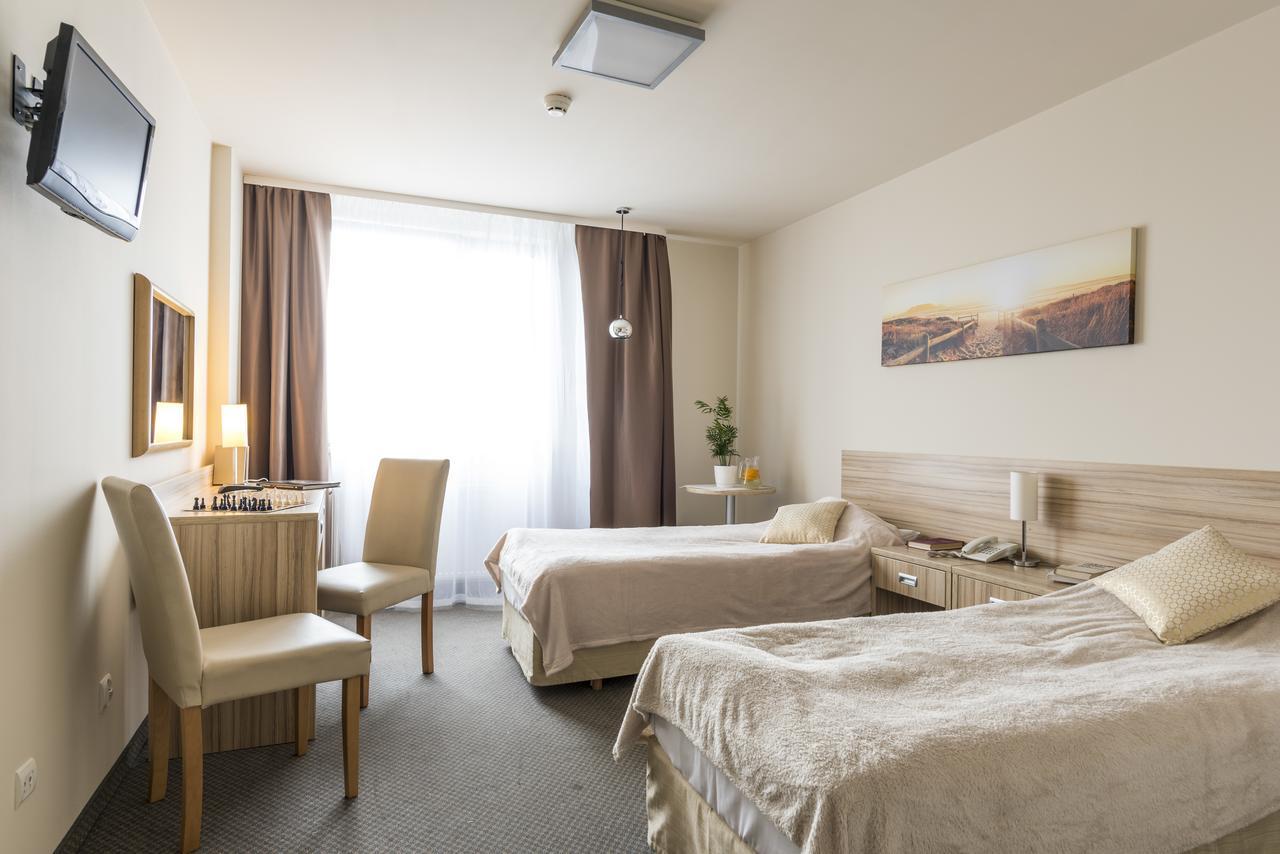 Willa Wiosenna Hotel Ozarow Mazowiecki Kültér fotó