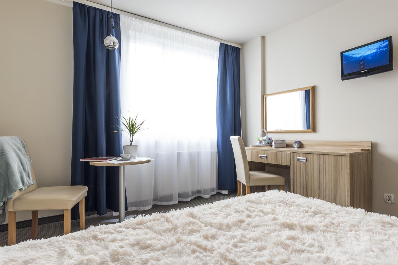 Willa Wiosenna Hotel Ozarow Mazowiecki Kültér fotó