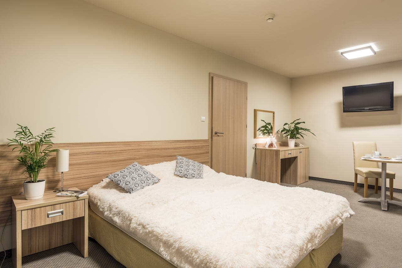 Willa Wiosenna Hotel Ozarow Mazowiecki Kültér fotó